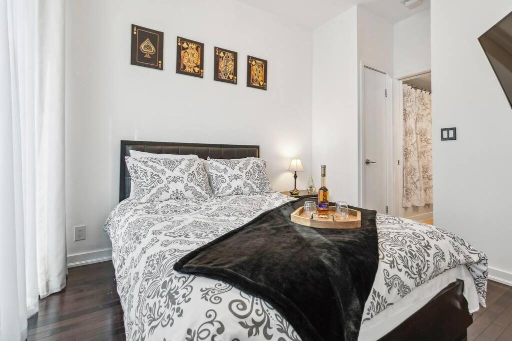 Luxury Condo - Steps To Everything - Balcony View Торонто Екстер'єр фото